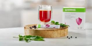 immuno booster Herbalife integrazione vitamine e zinco barriera e scudo immunitario Immune Booster è un integratore alimentare in polvere, formulato esclusivamente con EpiCor®, l'ingrediente fermentato integrale a base di lievito n.1 al mondo. Immune Booster è inoltre sviluppato con una miscela di vitamine e minerali chiave, come Vitamina C, Selenio e Zinco, che contribuiscono alla protezione delle cellule dallo stress ossidativo, e Vitamina D, che contribuisce alla normale funzione del sistema immunitario.
