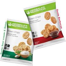 Migliora i tuoi spuntini con le Protein Chips. Mai fritto, sempre scoppiato, questo delizioso snack proteico combina la croccantezza con proteine di orgine vegetale di qualità. Saporite e croccanti, queste patatine contengono il 50% di grassi in meno rispetto alle patatine fritte. Ogni pacchetto è ricco di proteine ed è anche senza glutine.