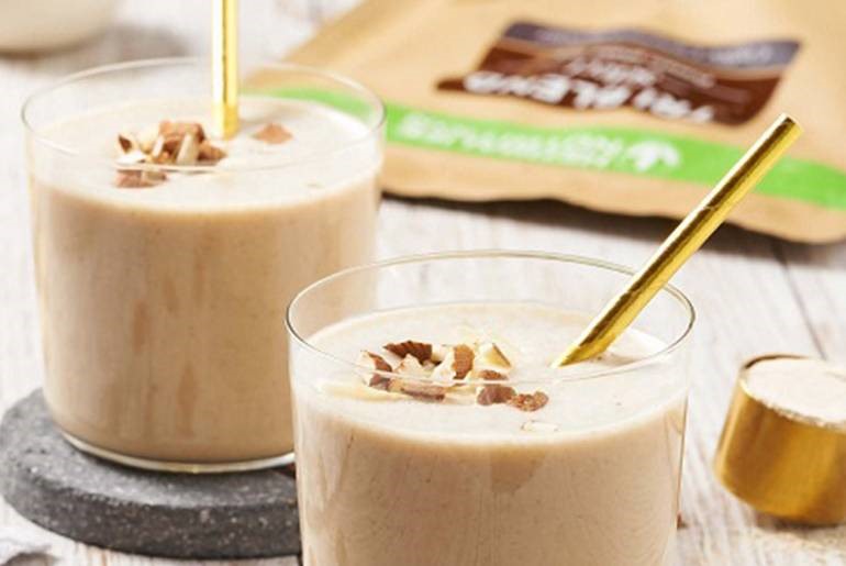 Tri Blend Herbalife è un frullato proteico completo al 100% senza compromessi. Scegliamo il meglio di ciò che la natura offre per creare gusti che ti conquisteranno
Realizzato con le migliori varietà di quinoa, semi di lino e piselli che siamo riusciti a trovare, Tri Blend Select è nutrizione bilanciata di alta qualità.
Tri Blend Select offre una nutrizione di altissima qualità, di origine naturale e a base vegetale, in un frullato deliziosamente cremoso.
Disponibile in due gusti:
Gusto Banana
Gusto Coff