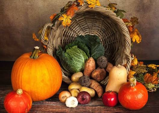 Frutta e verdura di stagione autunnale ricca di vitamine per le difese immunitarie