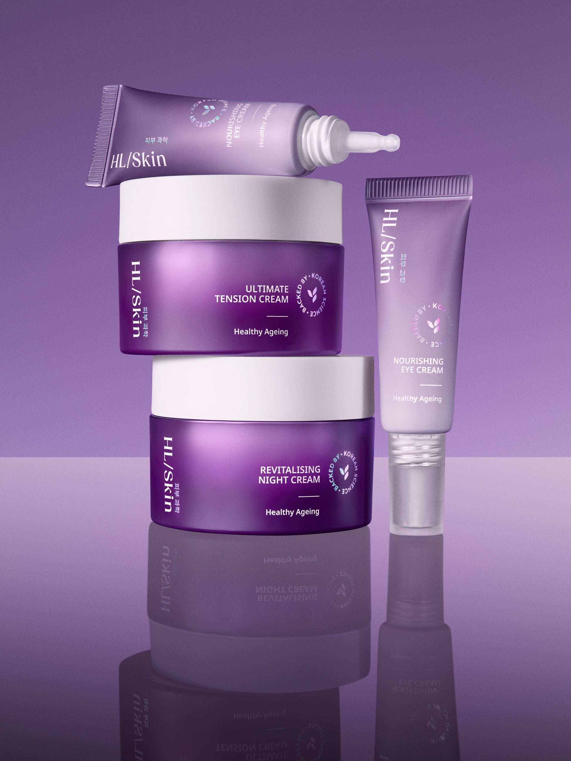 
HL/Skin Crema da Notte Rivitalizzante, ispirata alla skincare coreana, è formulata per nutrire e rivitalizzare la tua pelle durante la notte. Arricchita con il 4% di Squalano e con Glicerina, garantisce fino a 8 ore di idratazione¹, contribuendo a ridurre i segni visibili dell’invecchiamento e a diminuire la profondità delle rughe, migliorandone il volume.2

Si applica con facilità e si assorbe rapidamente, favorendo un’idratazione duratura per migliorare la secchezza già dal mattino. Il risultato è una pe