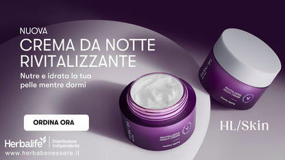 
HL/Skin Crema da Notte Rivitalizzante, ispirata alla skincare coreana, è formulata per nutrire e rivitalizzare la tua pelle durante la notte. Arricchita con il 4% di Squalano e con Glicerina, garantisce fino a 8 ore di idratazione¹, contribuendo a ridurre i segni visibili dell’invecchiamento e a diminuire la profondità delle rughe, migliorandone il volume.2

Si applica con facilità e si assorbe rapidamente, favorendo un’idratazione duratura per migliorare la secchezza già dal mattino. 