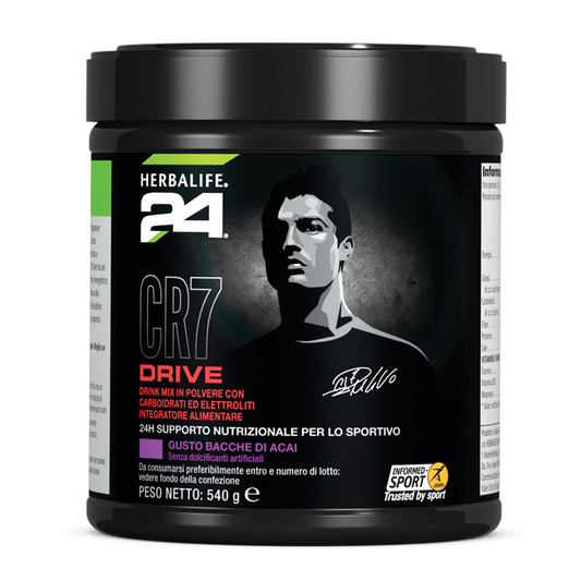 herbalife CR7 Drive di Cristiano Ronaldo soluzione di carboidrati ed elettroliti aiuta a mantenere le prestazioni di resistenza e aumenta l'assorbimento di acqua durante l'esercizio fisico prolungato. Le ricerche dimostrano che le soluzioni di carboidrati‑elettroliti come CR7 Drive migliorano l'assorbimento di acqua durante l'esercizio e favoriscono il mantenimento della performance di resistenza*, sia durante una partita di calcio che durante una sessione di corsa