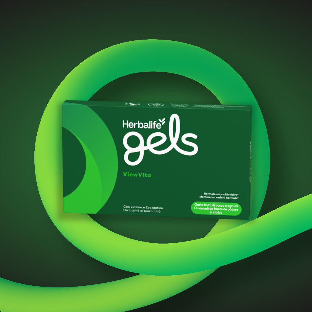 Supporta la tua vista con Herbalife Gels ViewVita.
ViewVita è un delizioso integratore in gelatine masticabili, arricchito con Luteina e Zeaxantina.
ViewVita contiene la Vitamina A, lo Zinco e il DHA che contribuiscono al mantenimento della normale capacità visiva.*
Con colorante di origine naturale e aromi naturali, Herbalife Gels ViewVita è un integratore di cui ti puoi fidare. Il sapore delizioso e il formato in gelatine masticabili lo rendono un integratore perfetto per la tua routine quotidiana.

