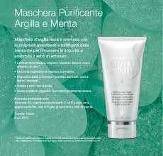 Herbalife maschera viso argilla e menta purifica deterge Migliora la tua routine di cura della pelle con la Maschera Purificante Argilla e Menta. Questa maschera all'argilla bentonitica ricca e cremosa deterge e purifica la pelle, eliminando le impurità e assorbendo il sebo in eccesso. Con menta e rosmarino, la Maschera Purificante Argilla e Menta è formulata per lasciare la pelle più morbida e levigata.